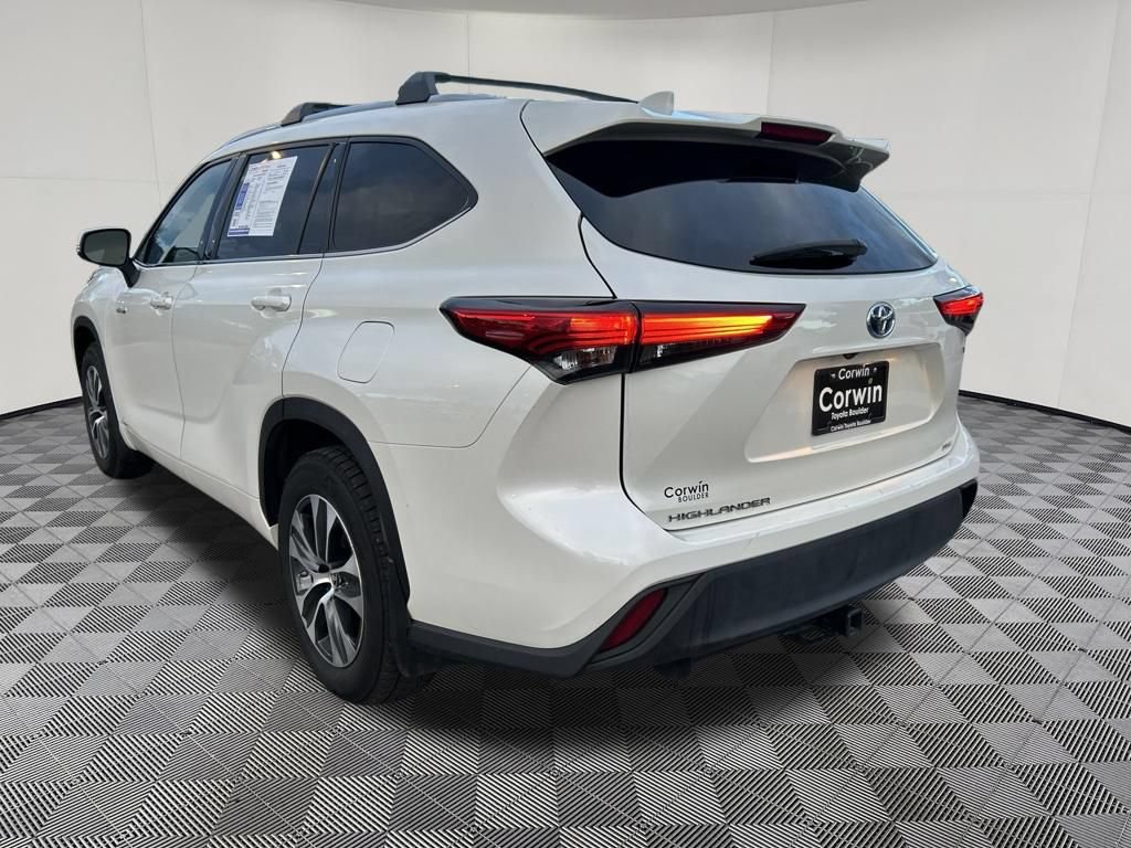 Used 2020 Toyota Highlander XLE AWD/4WD image 5