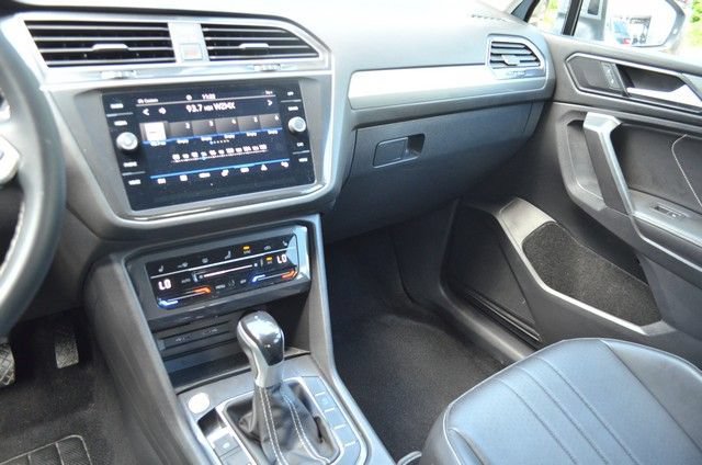Used 2024 Volkswagen Tiguan SE AWD/4WD image 25