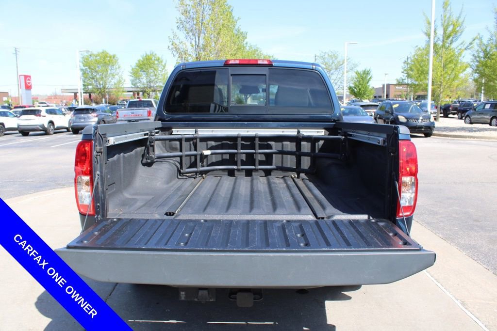 Used 2015 Nissan Frontier SV w/ SV Value Truck Package AWD/4WD image 11