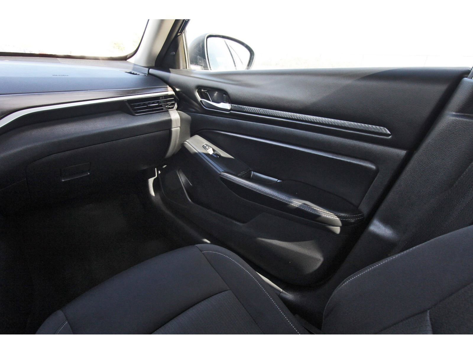 Used 2024 Nissan Altima 2.5 SV image 12