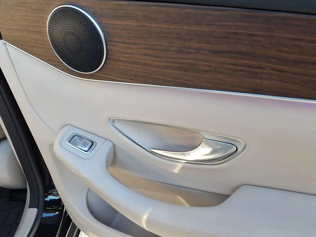 Used 2022 Mercedes-Benz GLC 300 4MATIC image 15