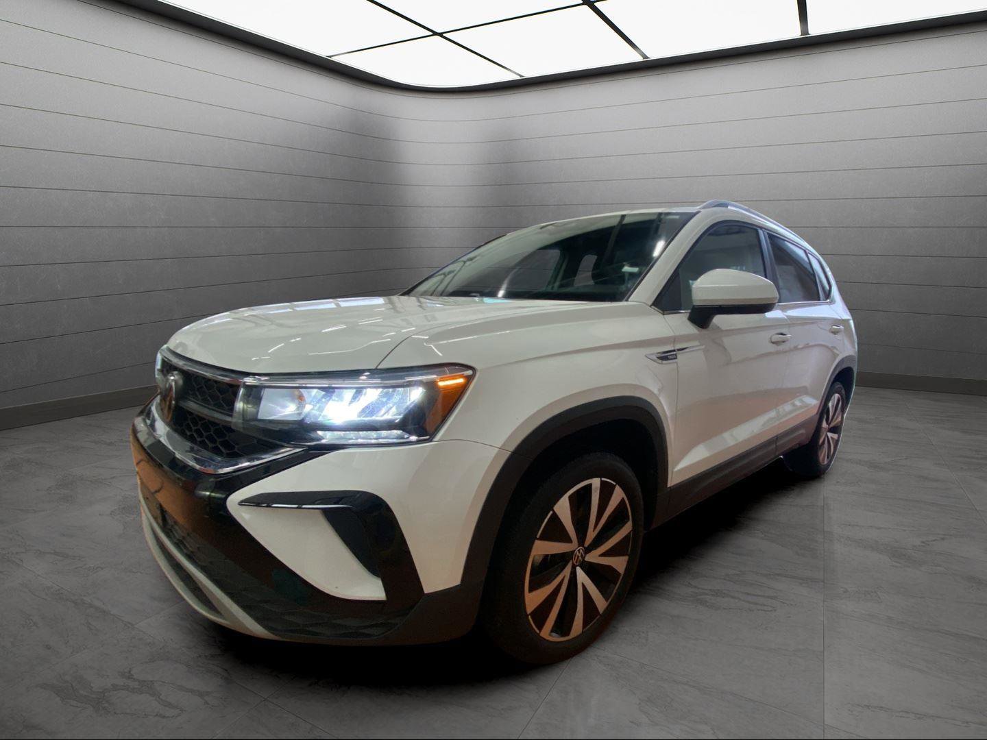 Used 2024 Volkswagen Taos SE image 1