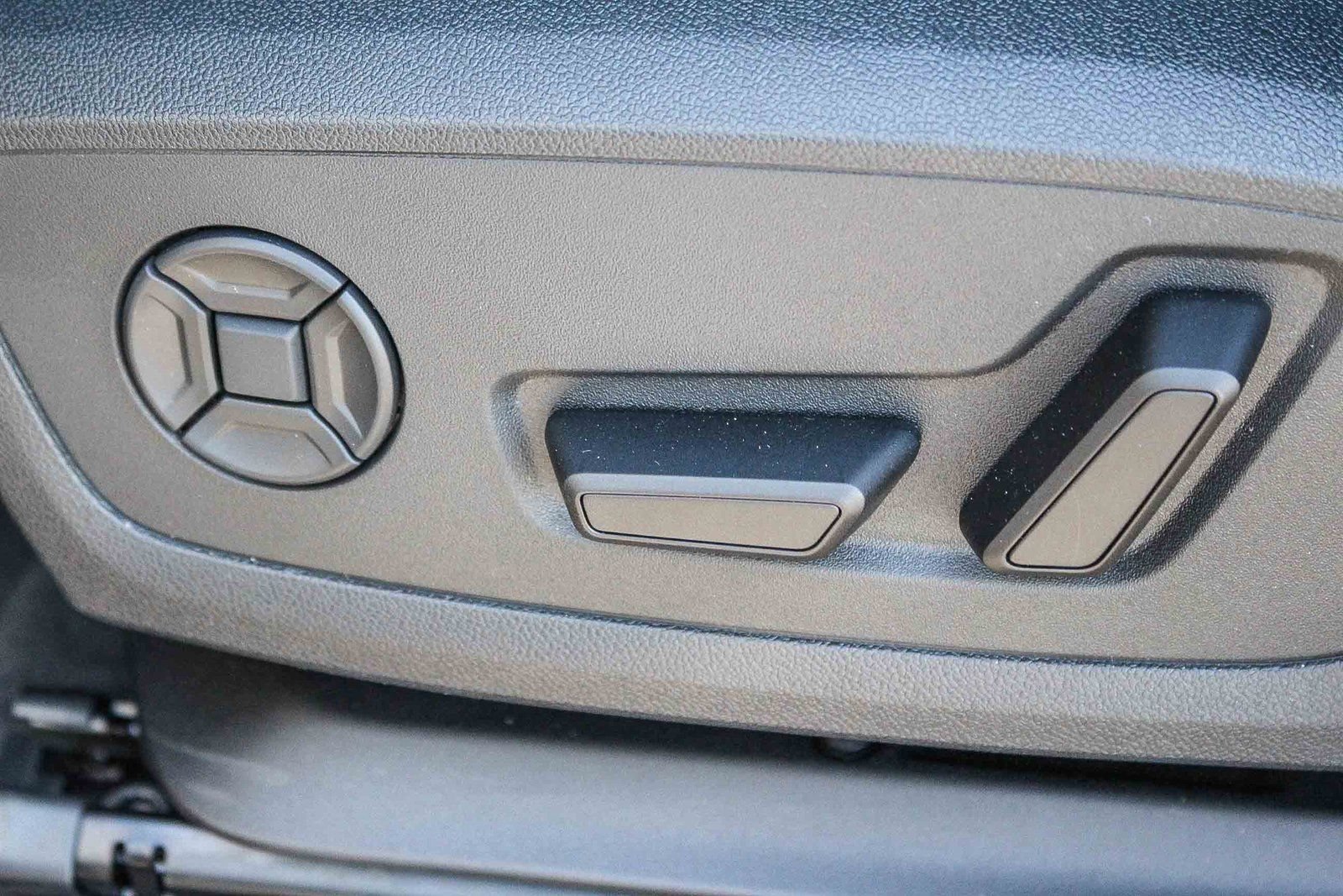 Used 2025 Audi Q3 2.0T Premium w/ Convenience Package AWD/4WD image 23
