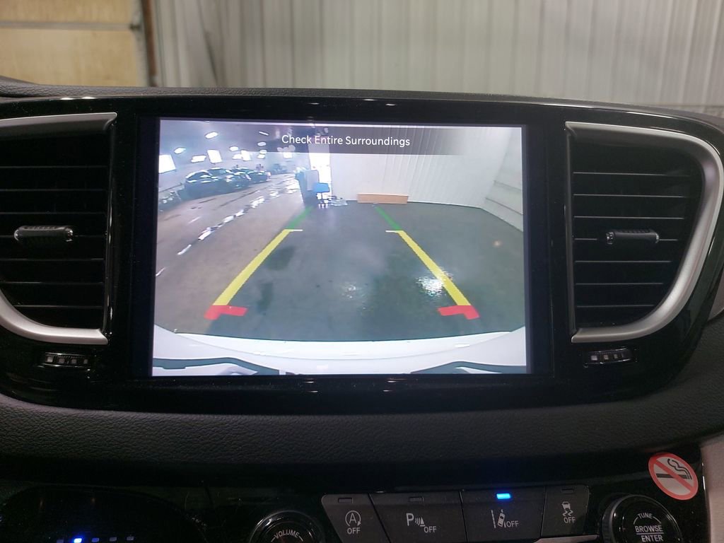Used 2024 Chrysler Pacifica Touring-L FWD image 23