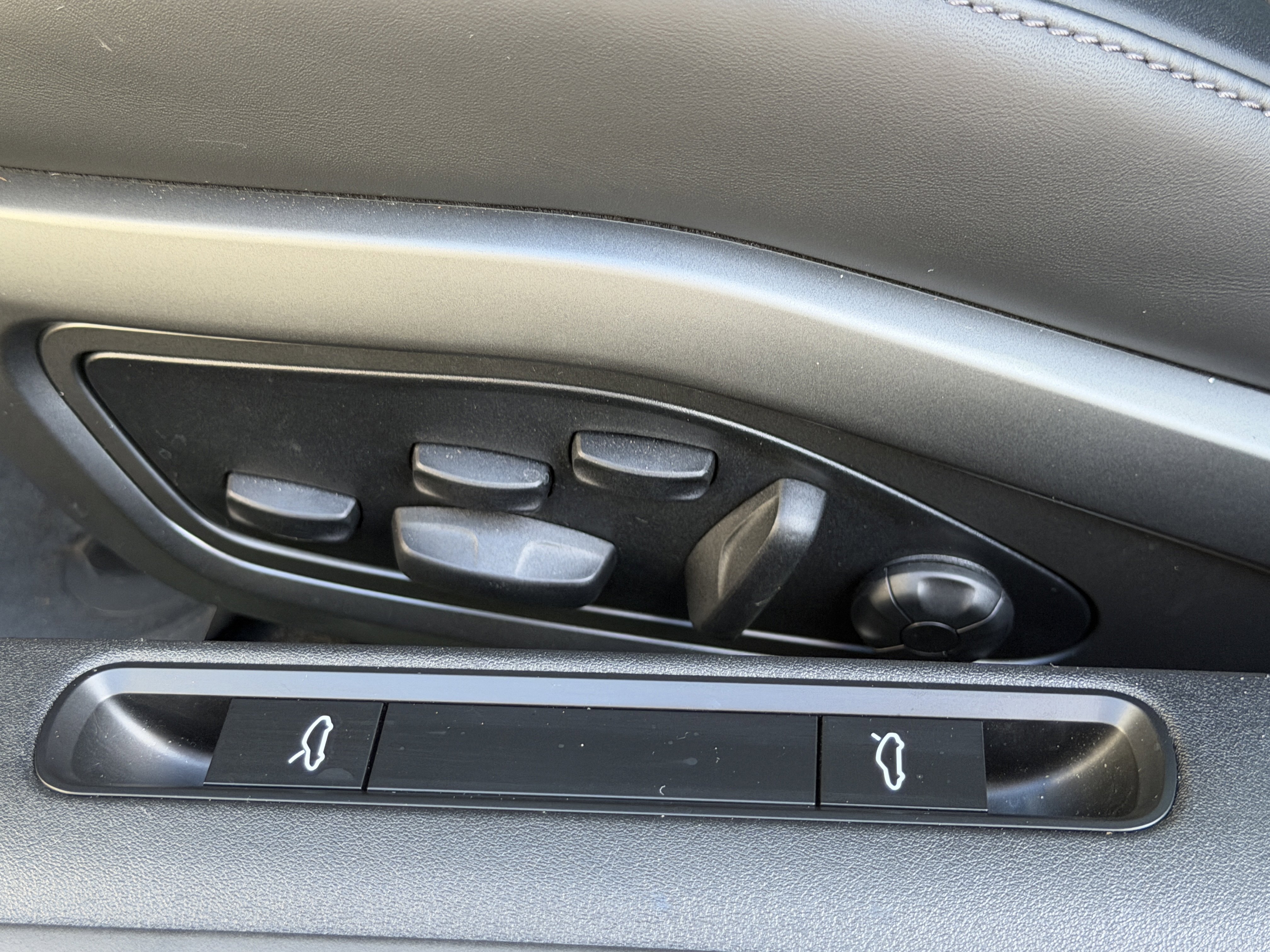 Certified 2024 Porsche 911 Carrera T image 23