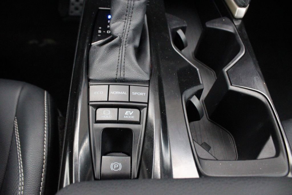 Used 2025 Toyota Camry SE FWD image 40
