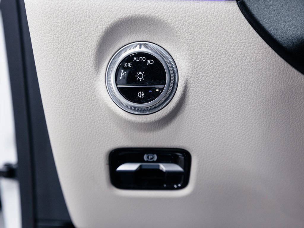 Used 2024 Mercedes-Benz CLE 450 4MATIC Cabriolet image 11