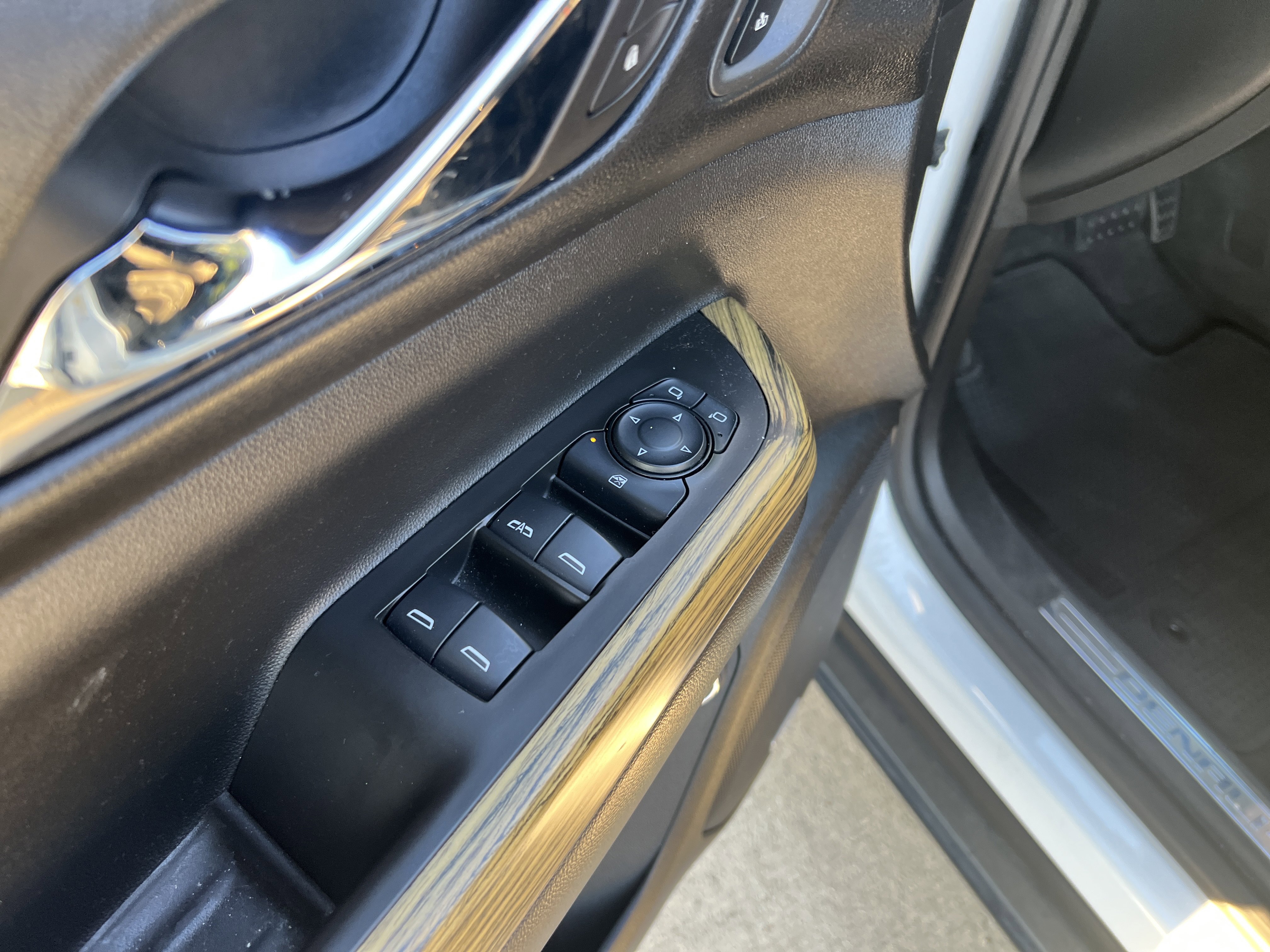 Used 2017 GMC Acadia Denali w/ Technology Package FWD image 14