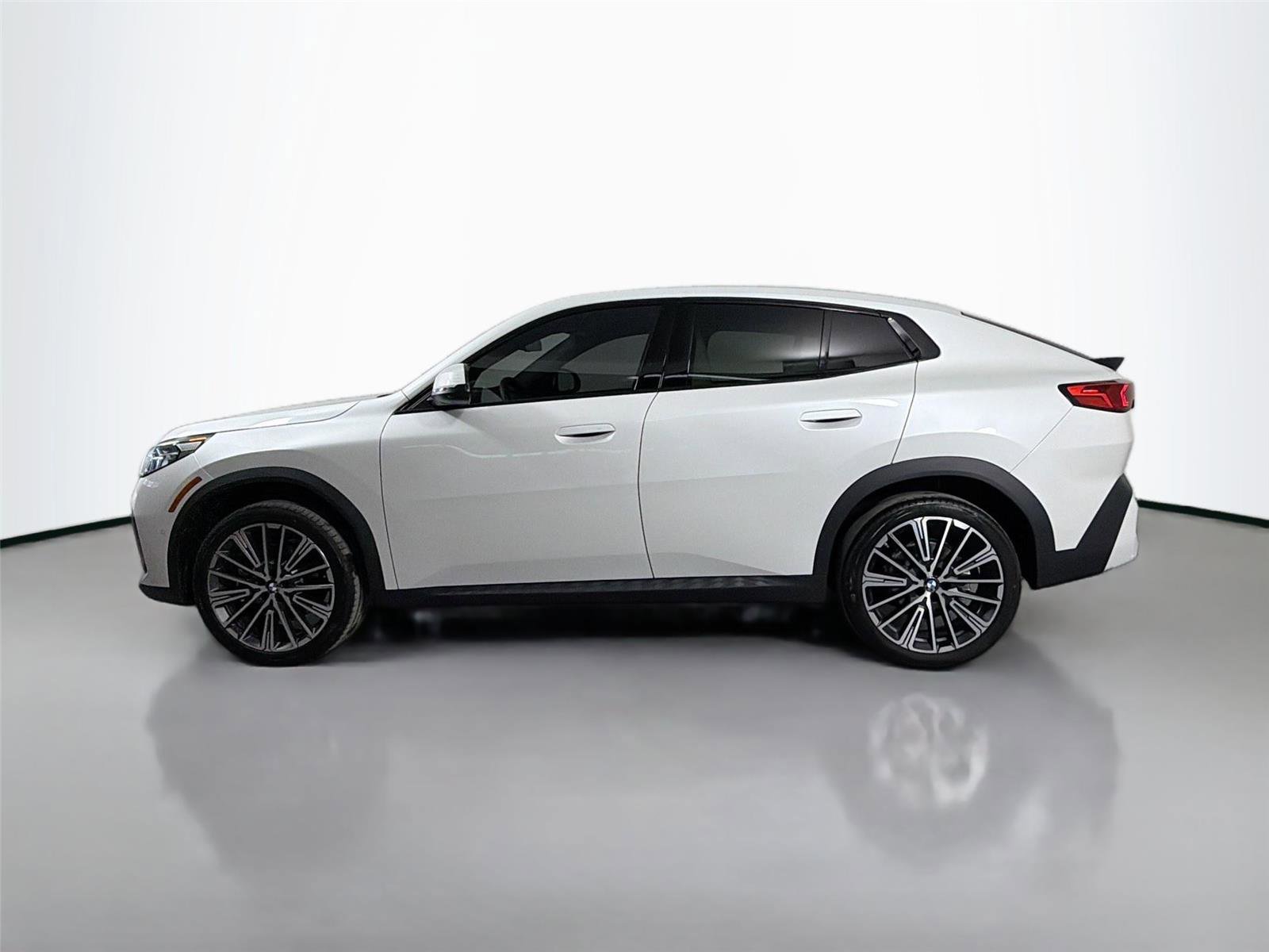 New 2026 BMW X2 xDrive28i w/ Technology Package AWD/4WD image 8