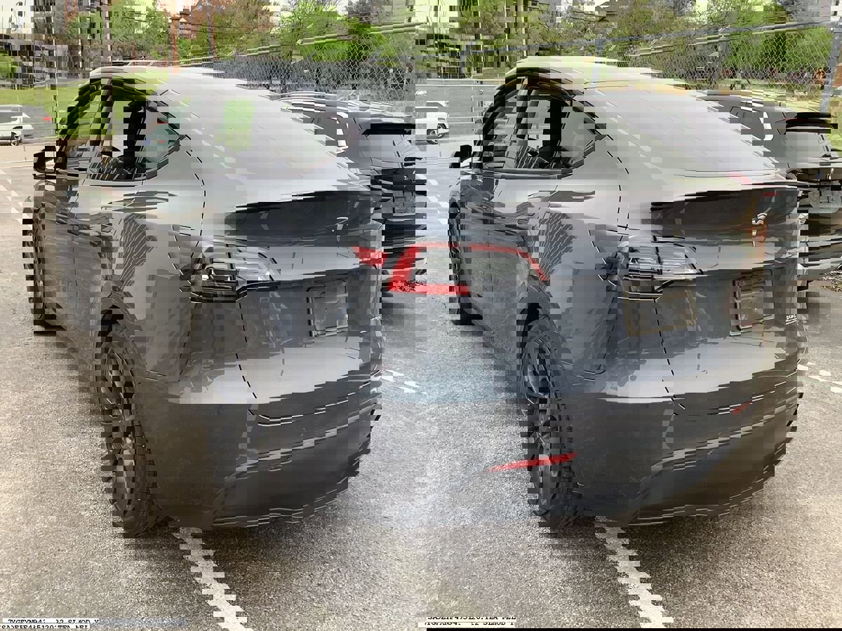 Used 2022 Tesla Model Y Performance image 3