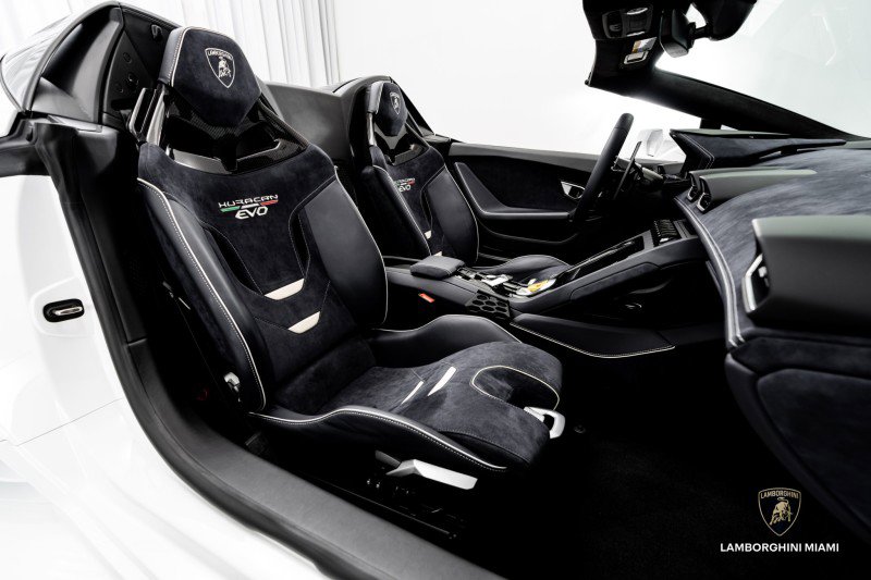 Used 2024 Lamborghini Huracan EVO image 45