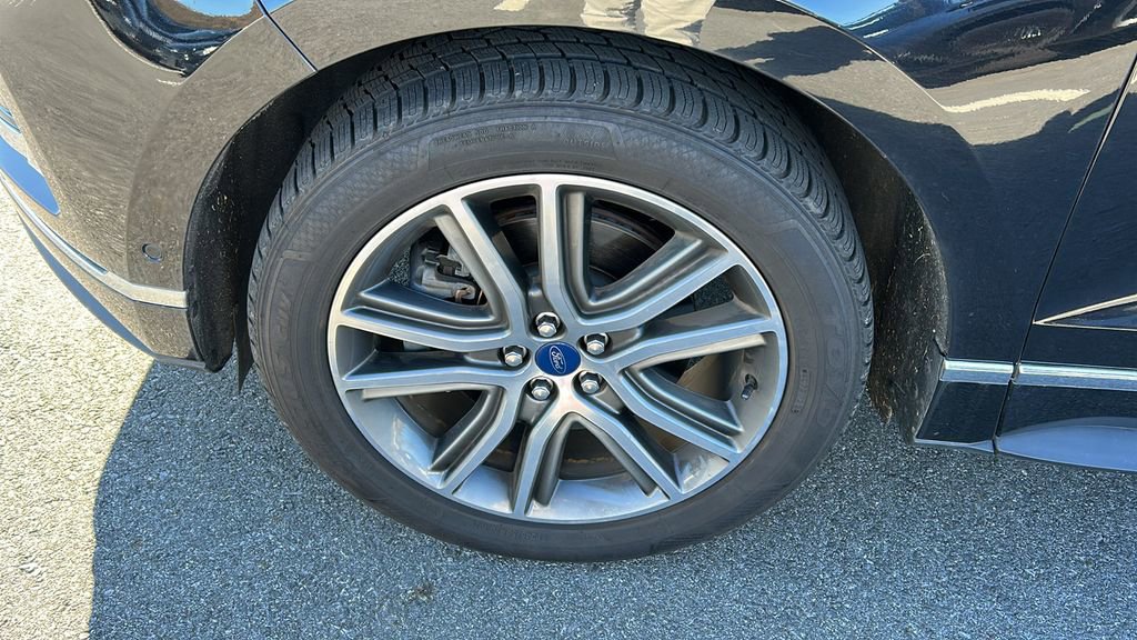 Used 2019 Ford Edge Titanium w/ Equipment Group 301A image 5