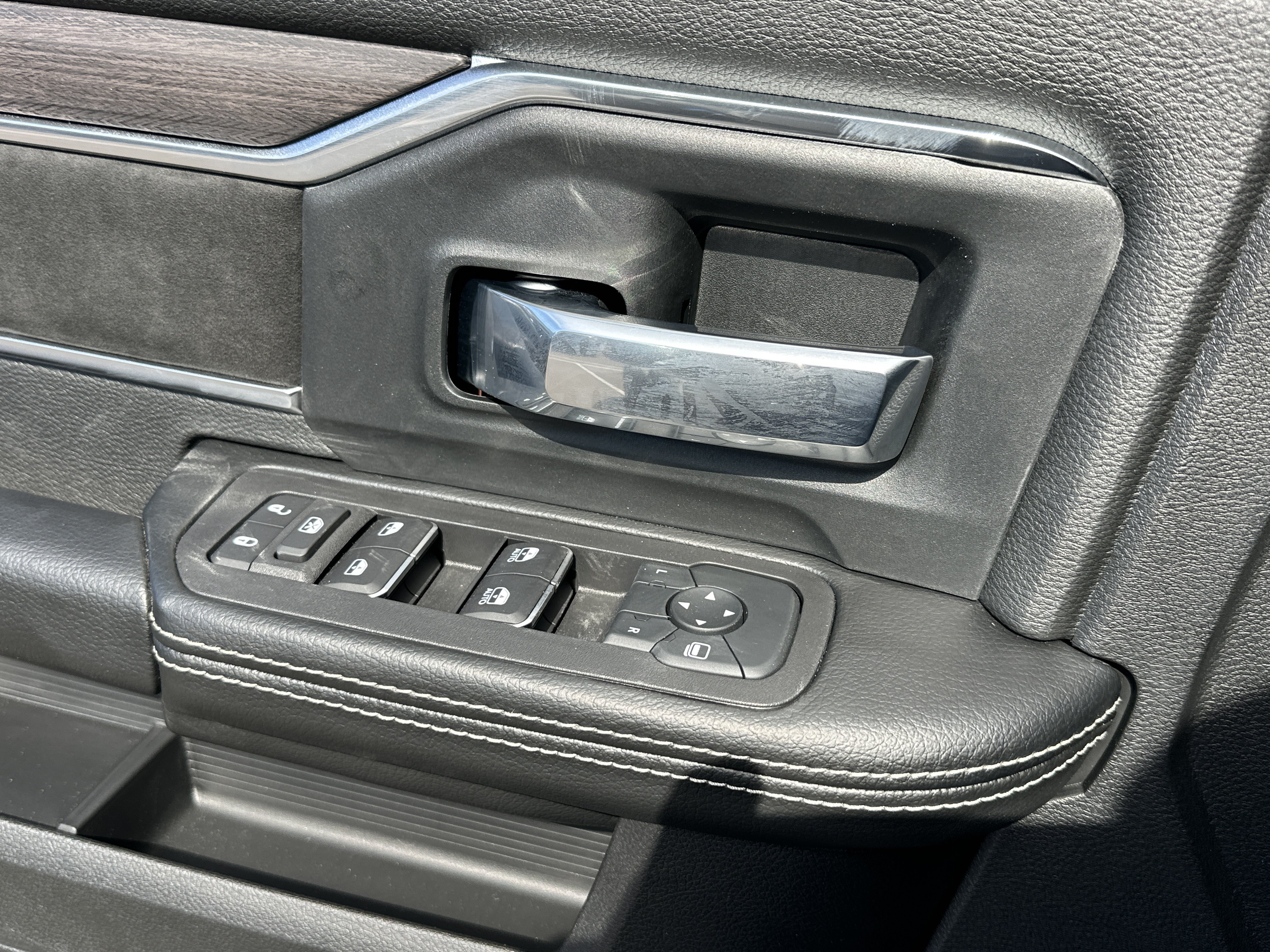 New 2027 RAM 5500 4x4 Crew Cab w/ Laramie Trim Package image 15