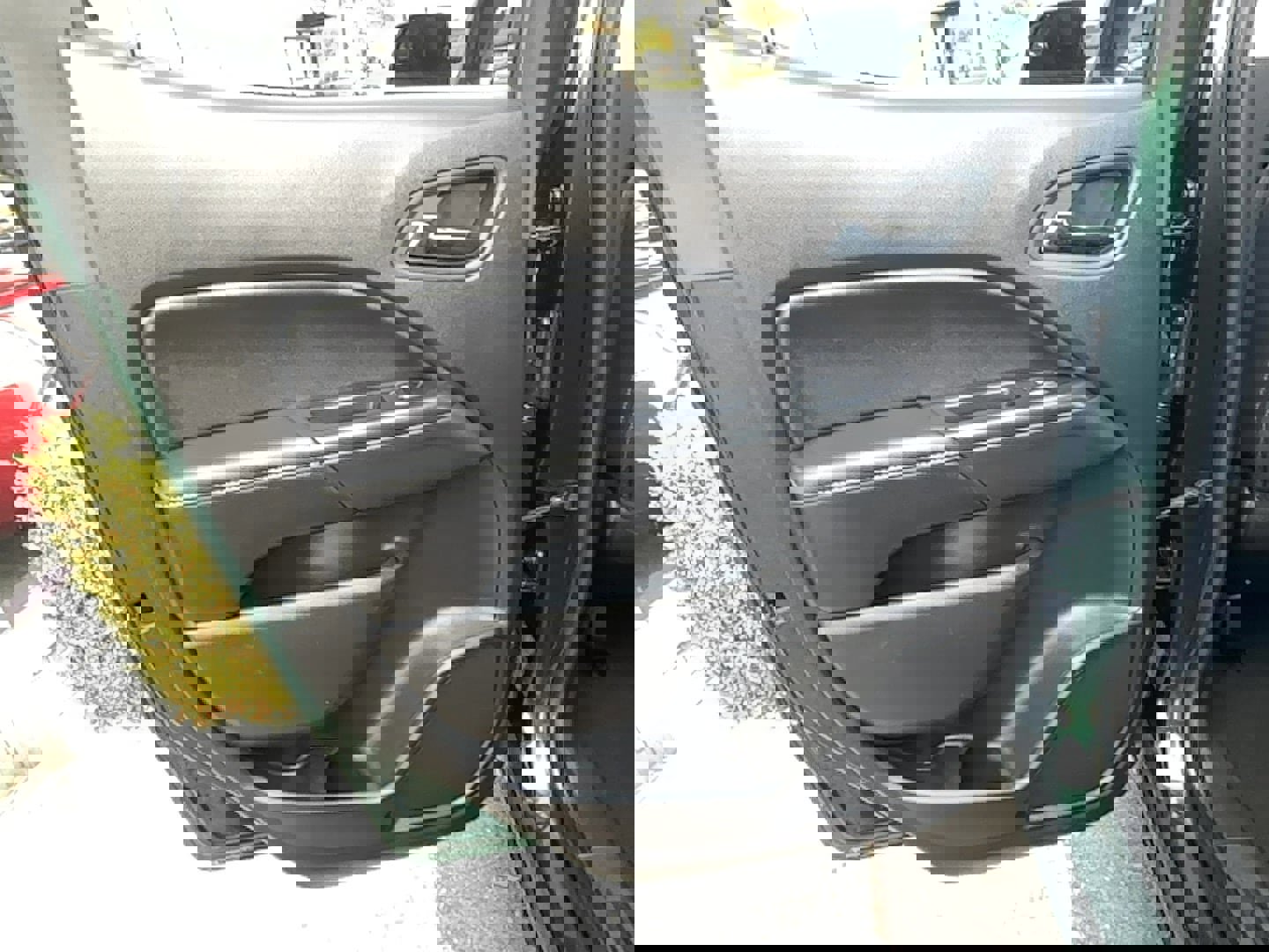 Used 2015 GMC Canyon SLE image 16