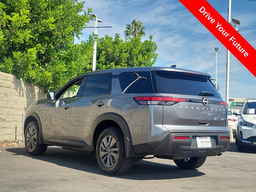 Used 2025 Nissan Pathfinder S FWD image 2