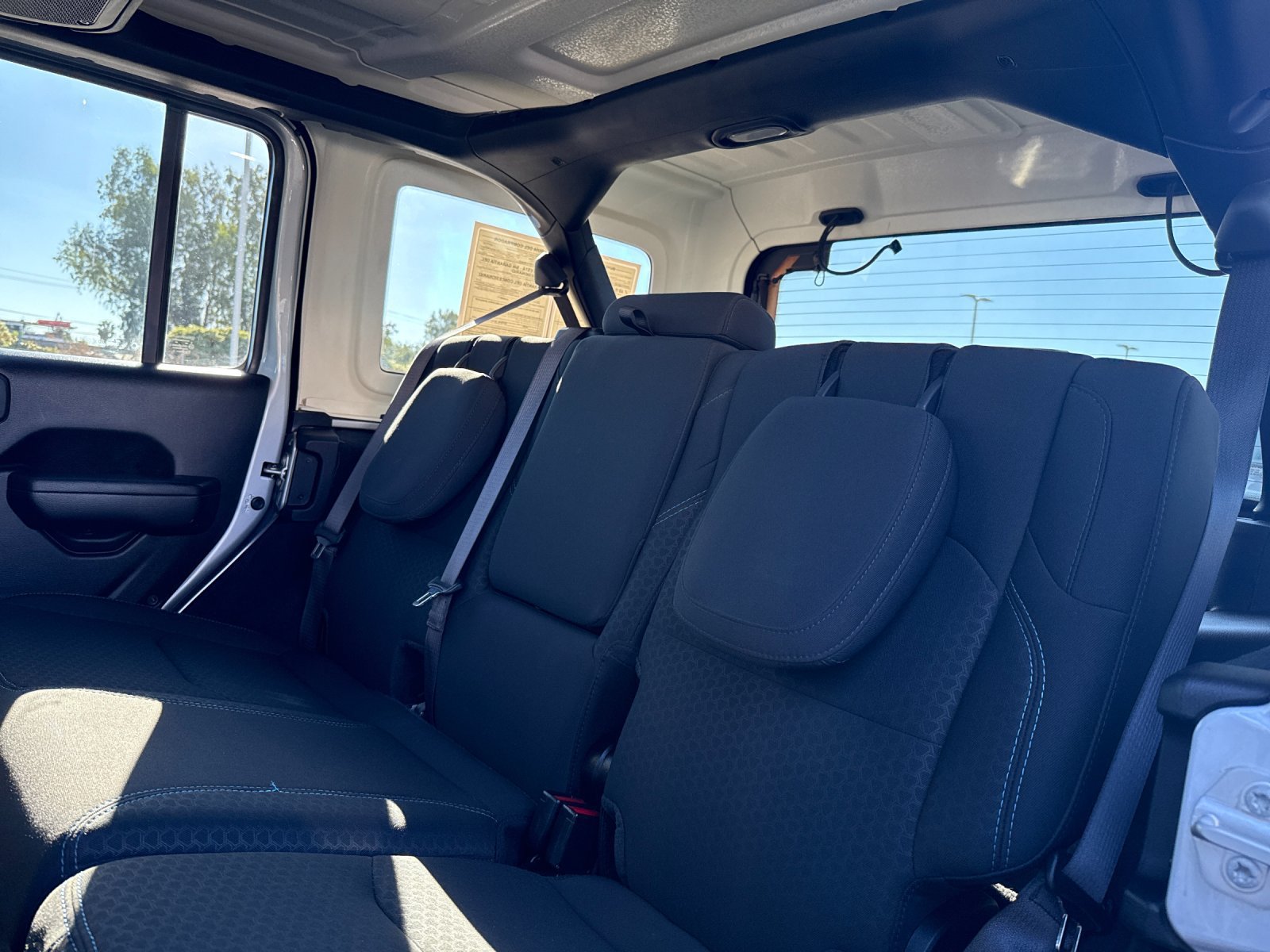 Used 2024 Jeep Wrangler Unlimited Rubicon 4xe AWD/4WD image 11