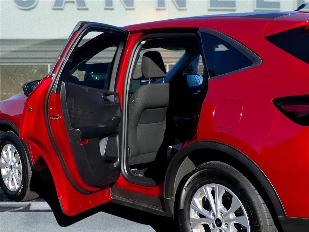 Used 2025 Ford Escape Active w/ Active Premium Tech Pack image 13