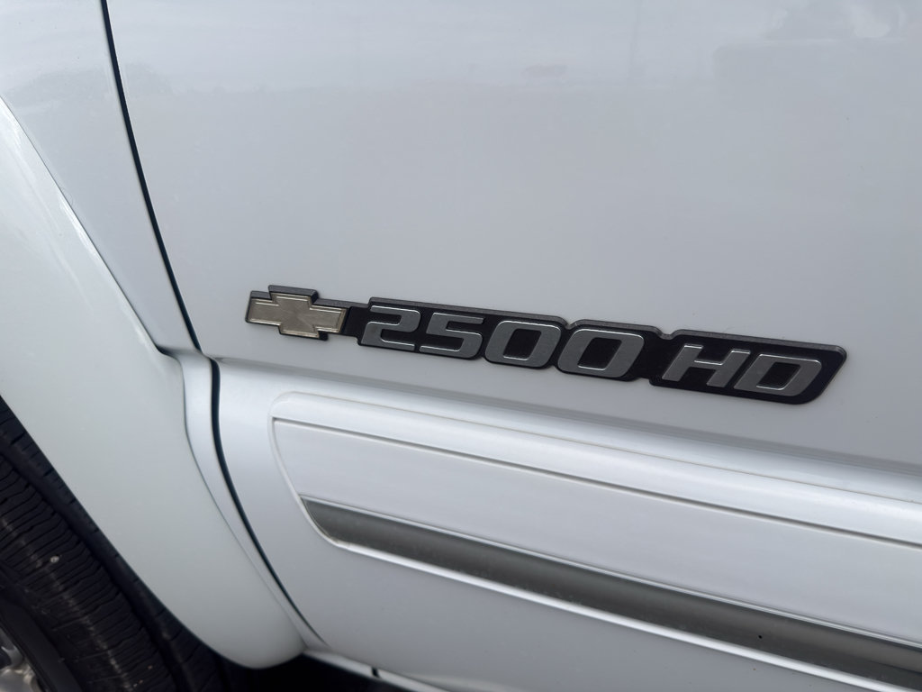 Used 2004 Chevrolet Silverado 2500 LS w/ Skid Plate Package AWD/4WD image 16