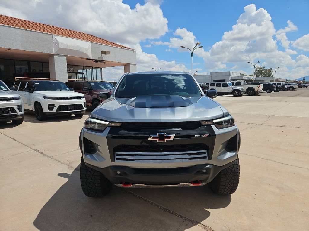 Used 2025 Chevrolet Colorado ZR2 w/ Technology Package AWD/4WD image 5