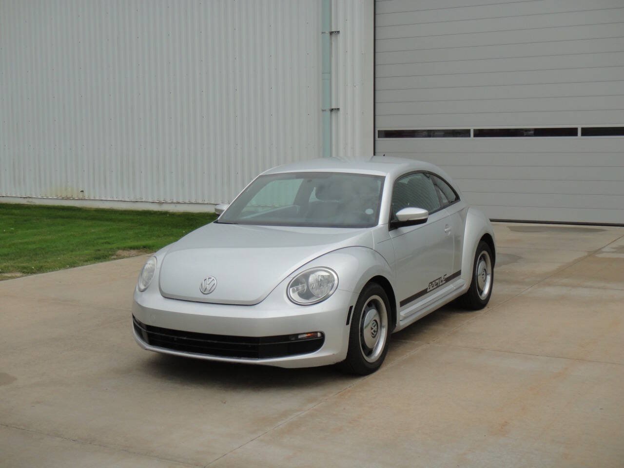 Used 2012 Volkswagen Beetle 2.5 FWD image 2