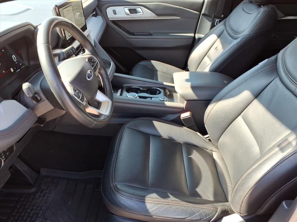 Used 2025 Ford Explorer Active RWD image 12