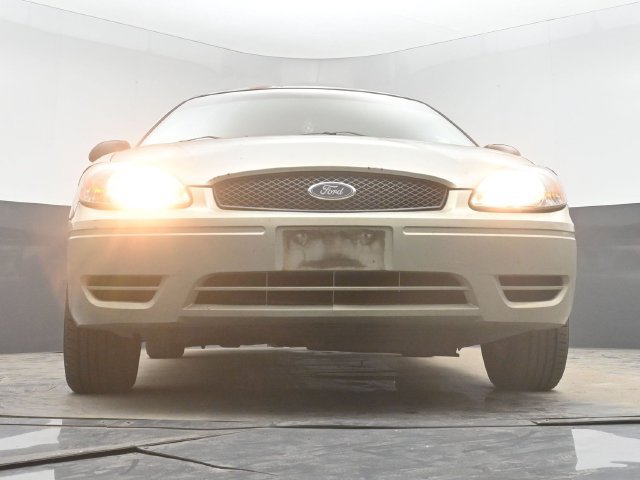 Used 2006 Ford Taurus SE FWD image 25