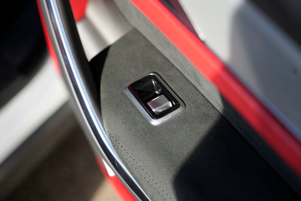 Used 2022 Jaguar F-PACE SVR image 39