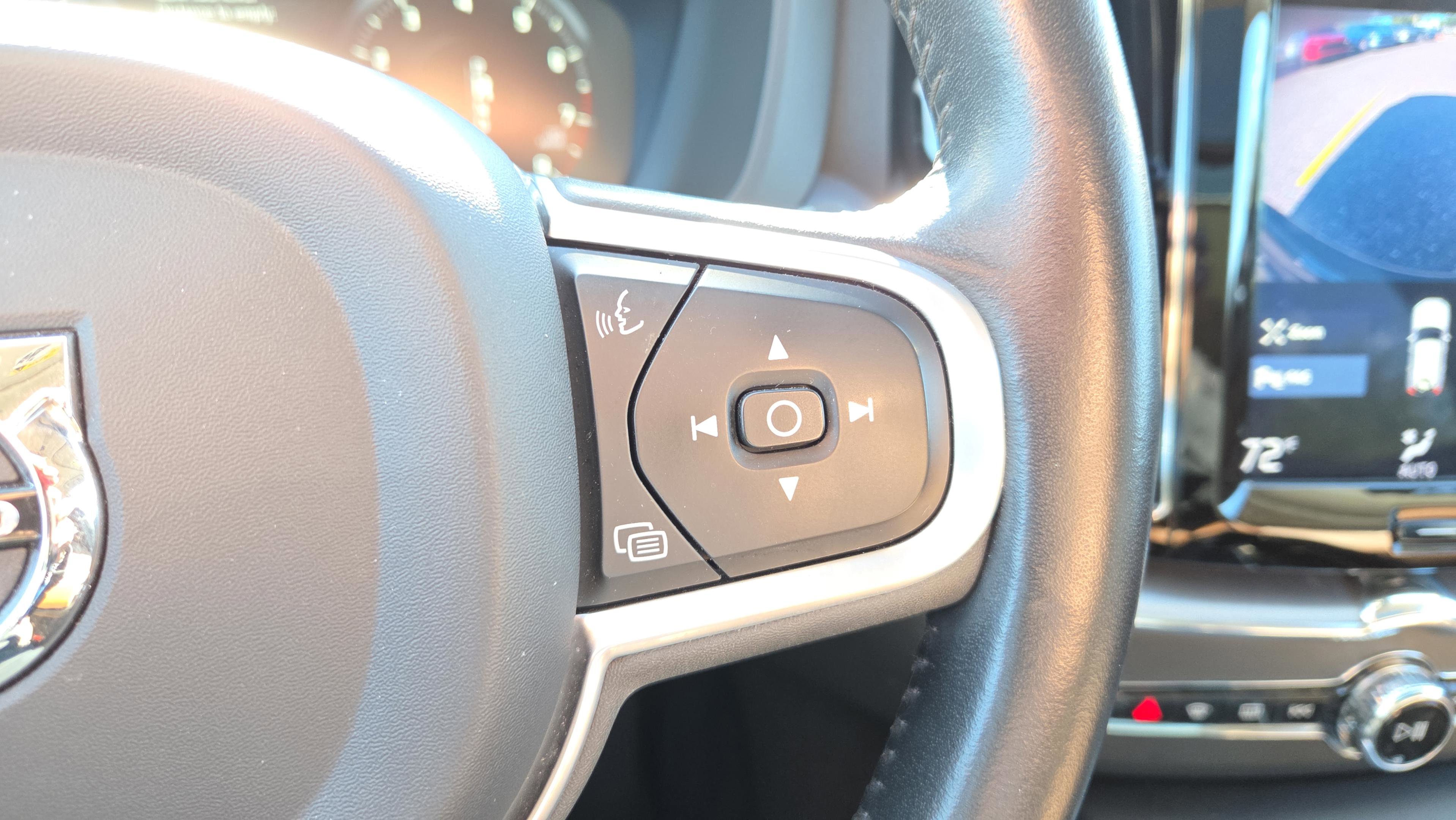 Used 2020 Volvo XC60 T5 Momentum image 12