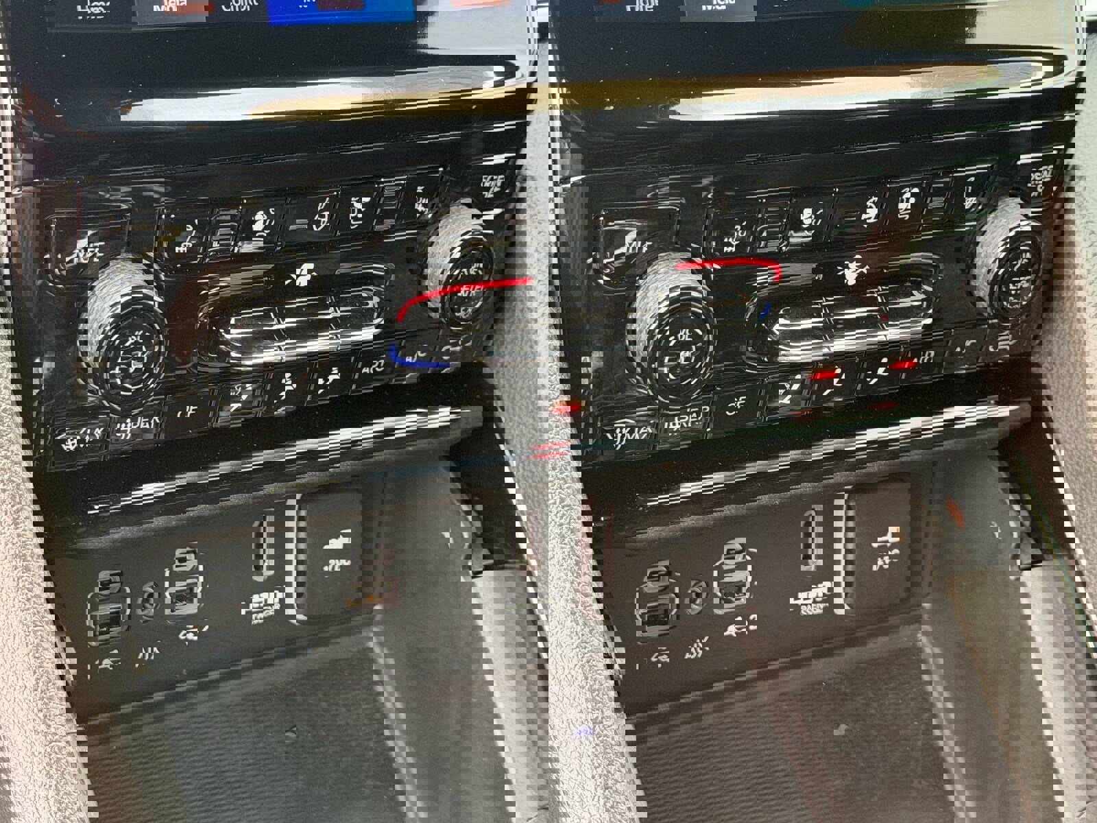 Used 2022 Jeep Grand Cherokee Trailhawk w/ Advanced Protech Group II image 31