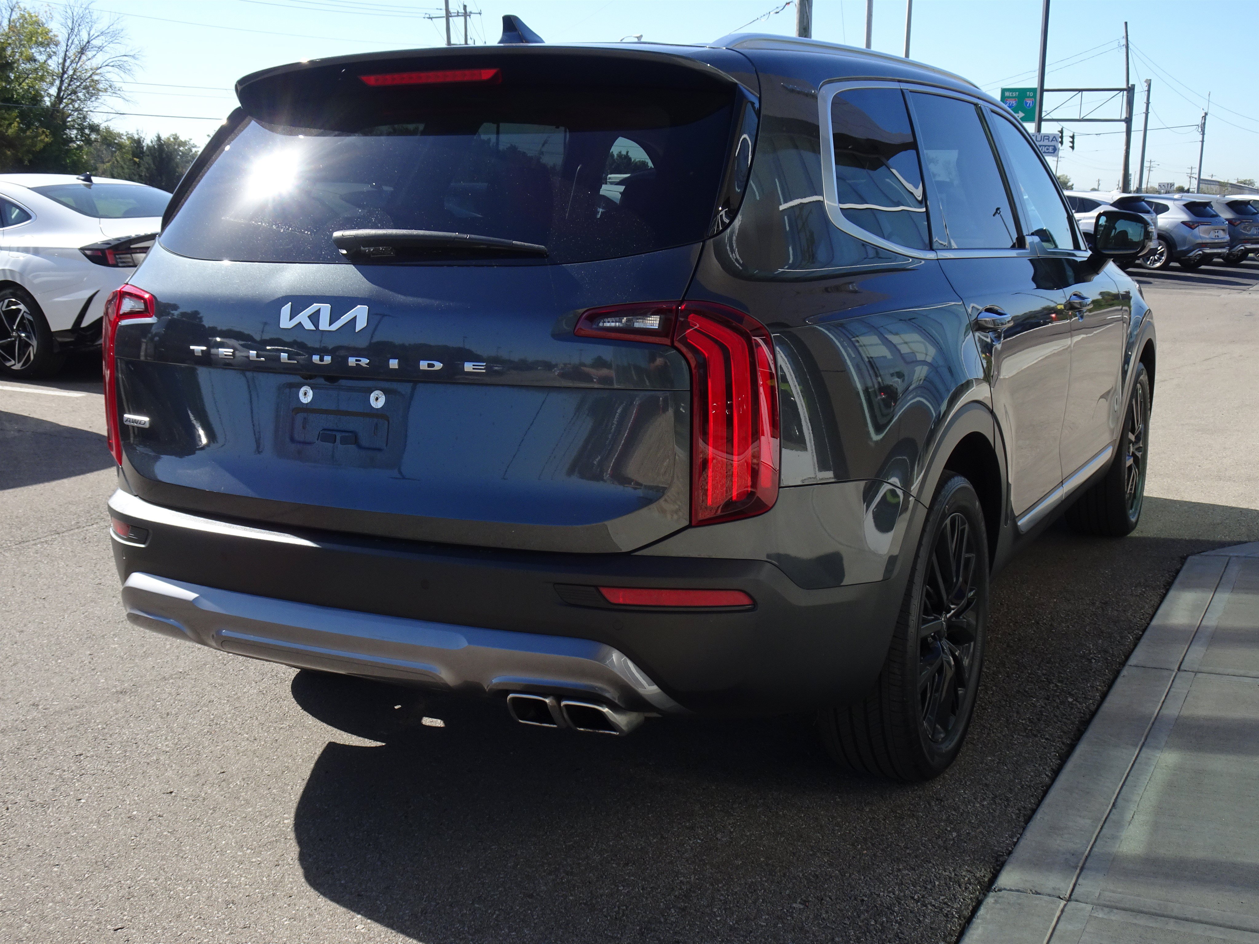 Used 2022 Kia Telluride SX w/ SX Prestige Package AWD/4WD image 5