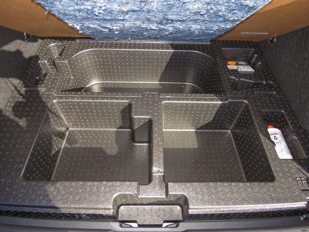 Certified 2025 Nissan Kicks SV image 26