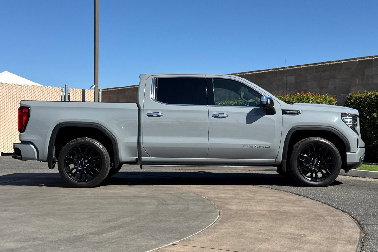 Certified 2025 GMC Sierra 1500 Denali Ultimate AWD/4WD image 3