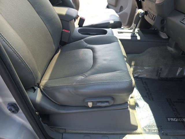 Used 2015 Nissan Frontier SL w/ Moonroof Package AWD/4WD image 40