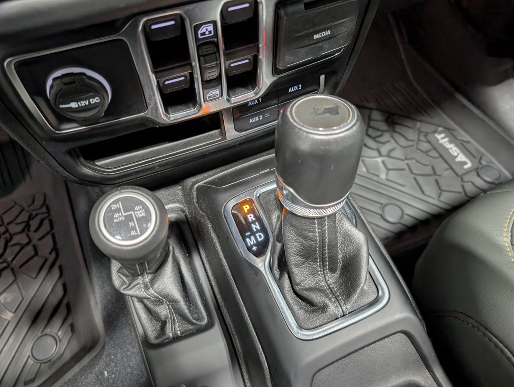 Used 2024 Jeep Wrangler High Altitude AWD/4WD image 23