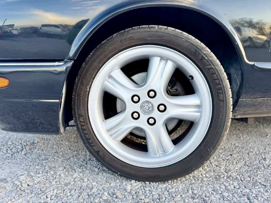 Used 1998 Jaguar XJ8 RWD image 7