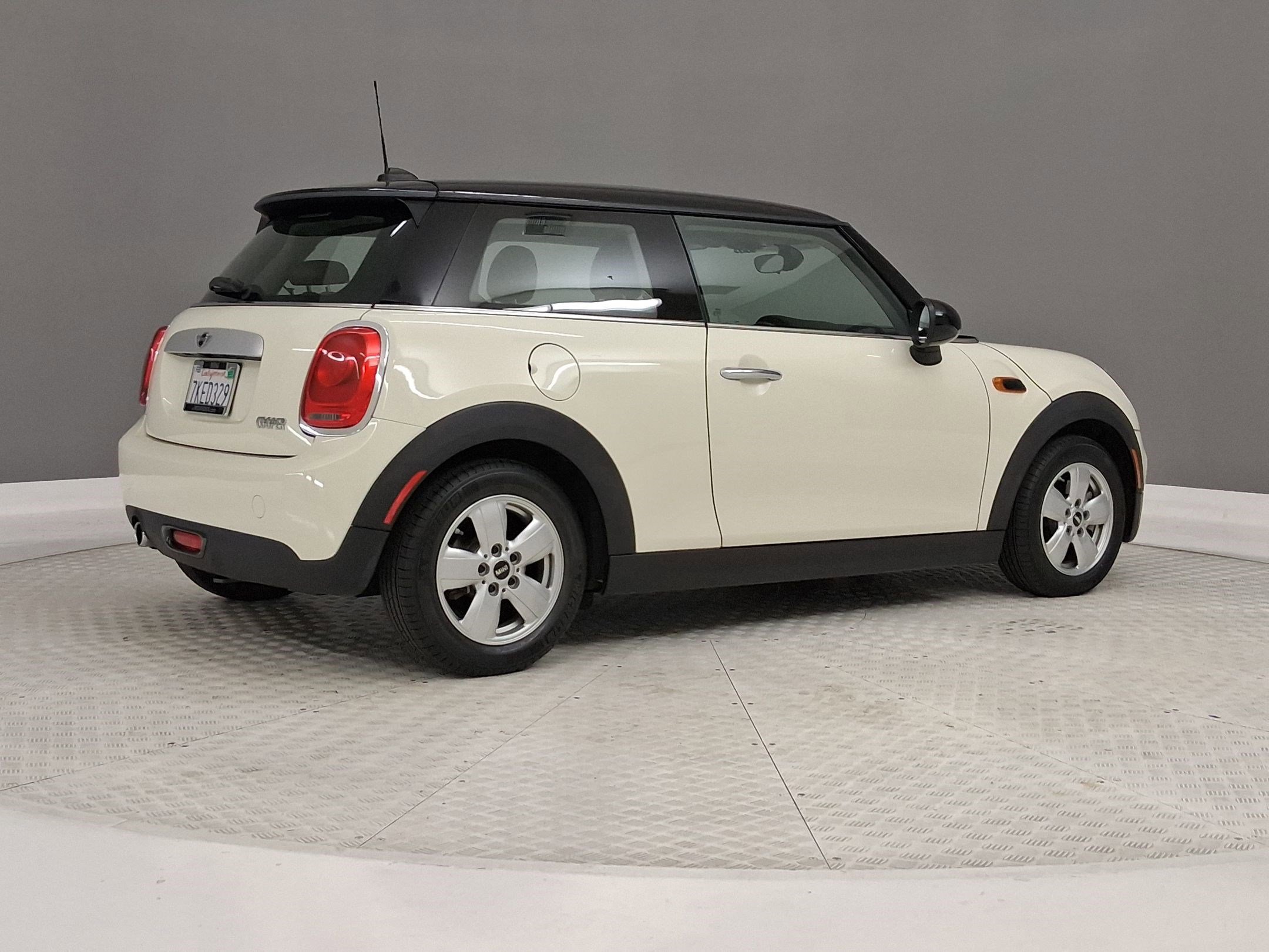 Certified 2015 MINI Cooper 2-Door Hardtop image 7