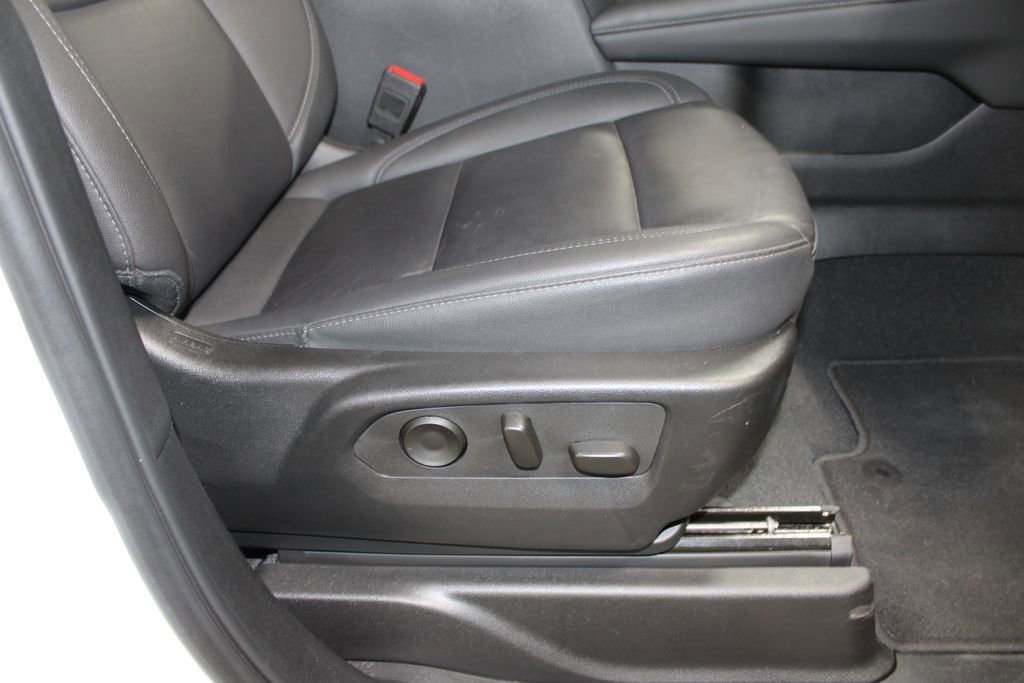 Used 2025 Chevrolet Suburban LT RWD image 26