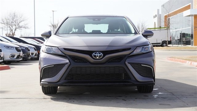Used 2024 Toyota Camry SE image 2