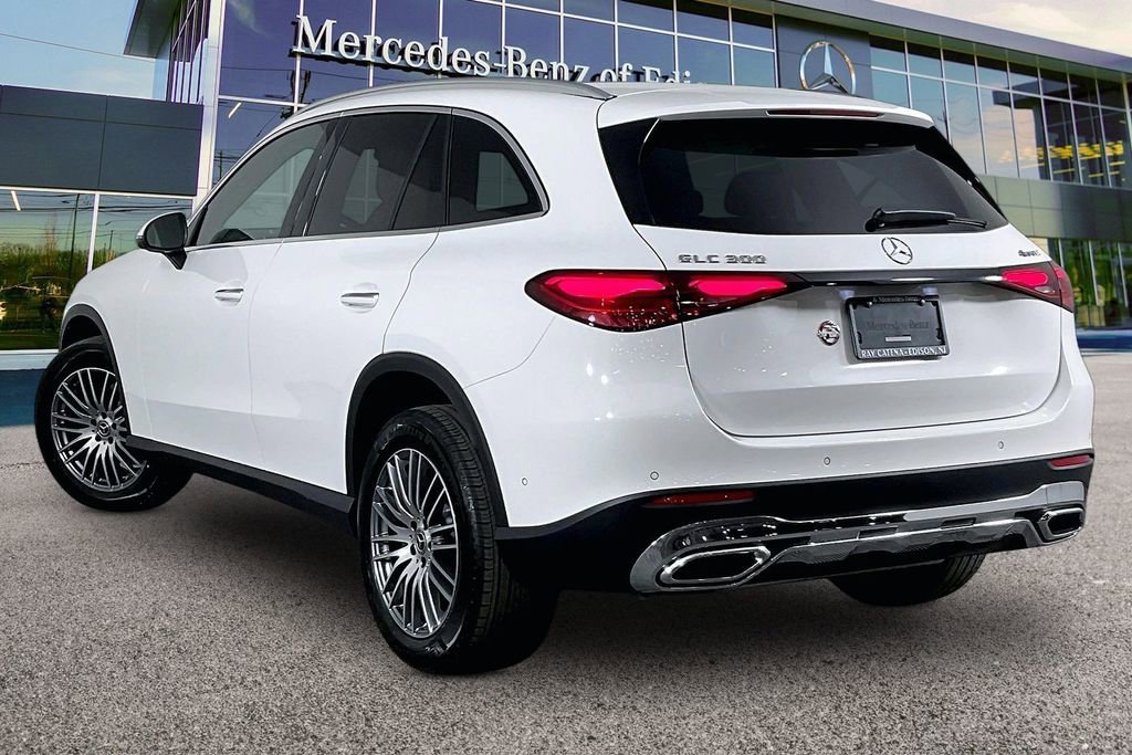 Used 2026 Mercedes-Benz GLC 300 4MATIC image 2