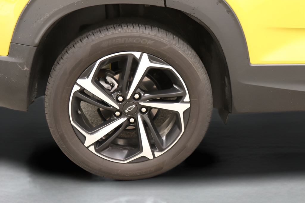 Used 2023 Chevrolet TrailBlazer RS w/ Sun and Liftgate Package FWD image 38
