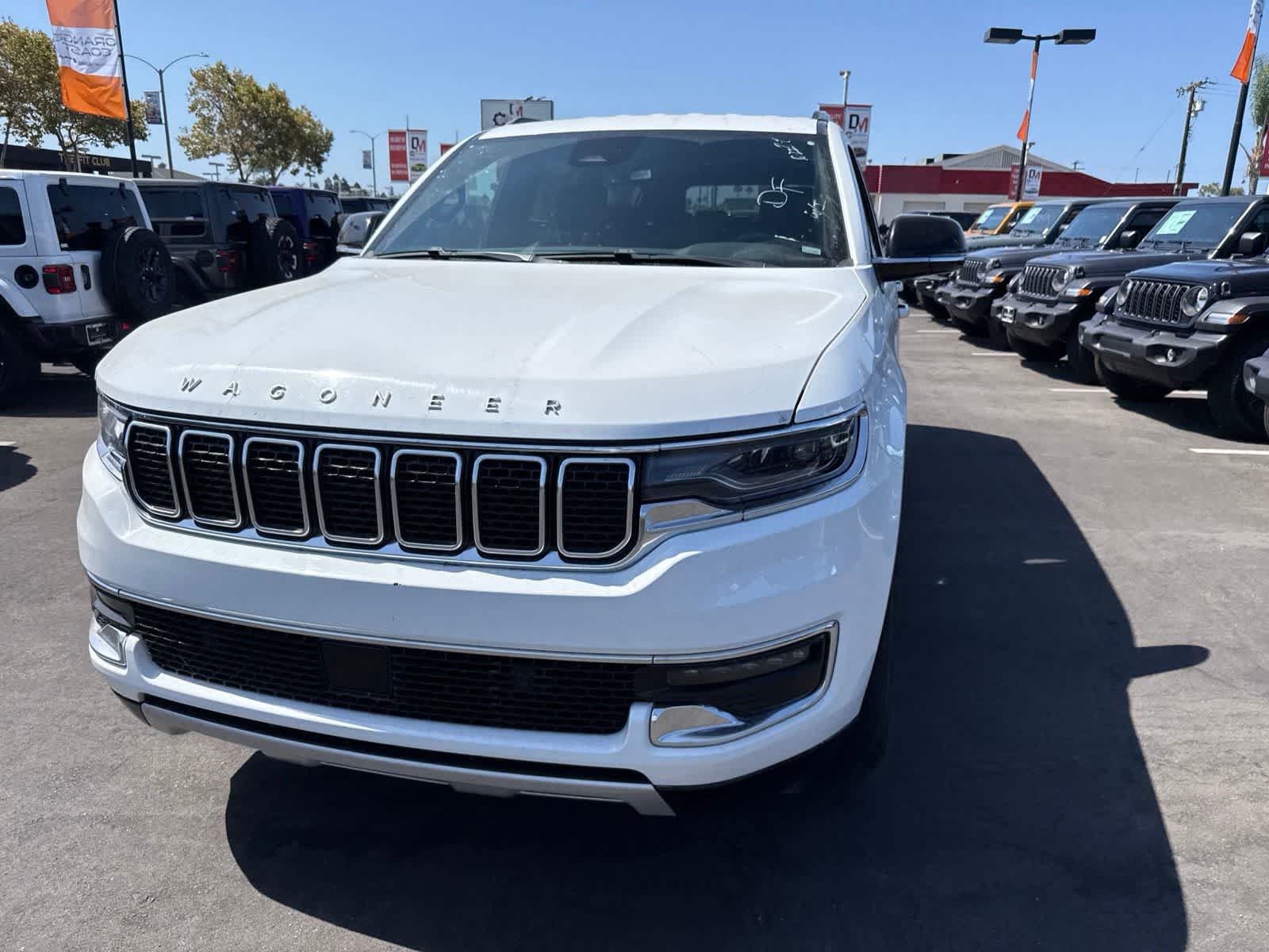 Used 2024 Jeep Wagoneer L Series II RWD image 3