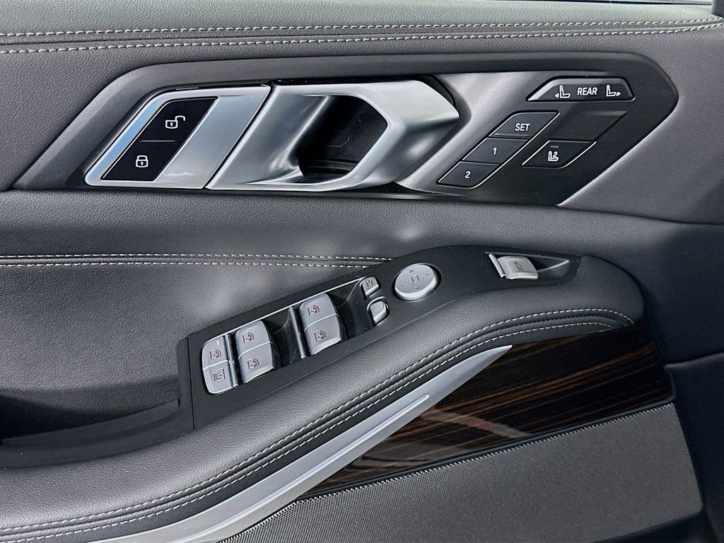 Certified 2024 BMW X7 xDrive40i w/ Premium Package image 18