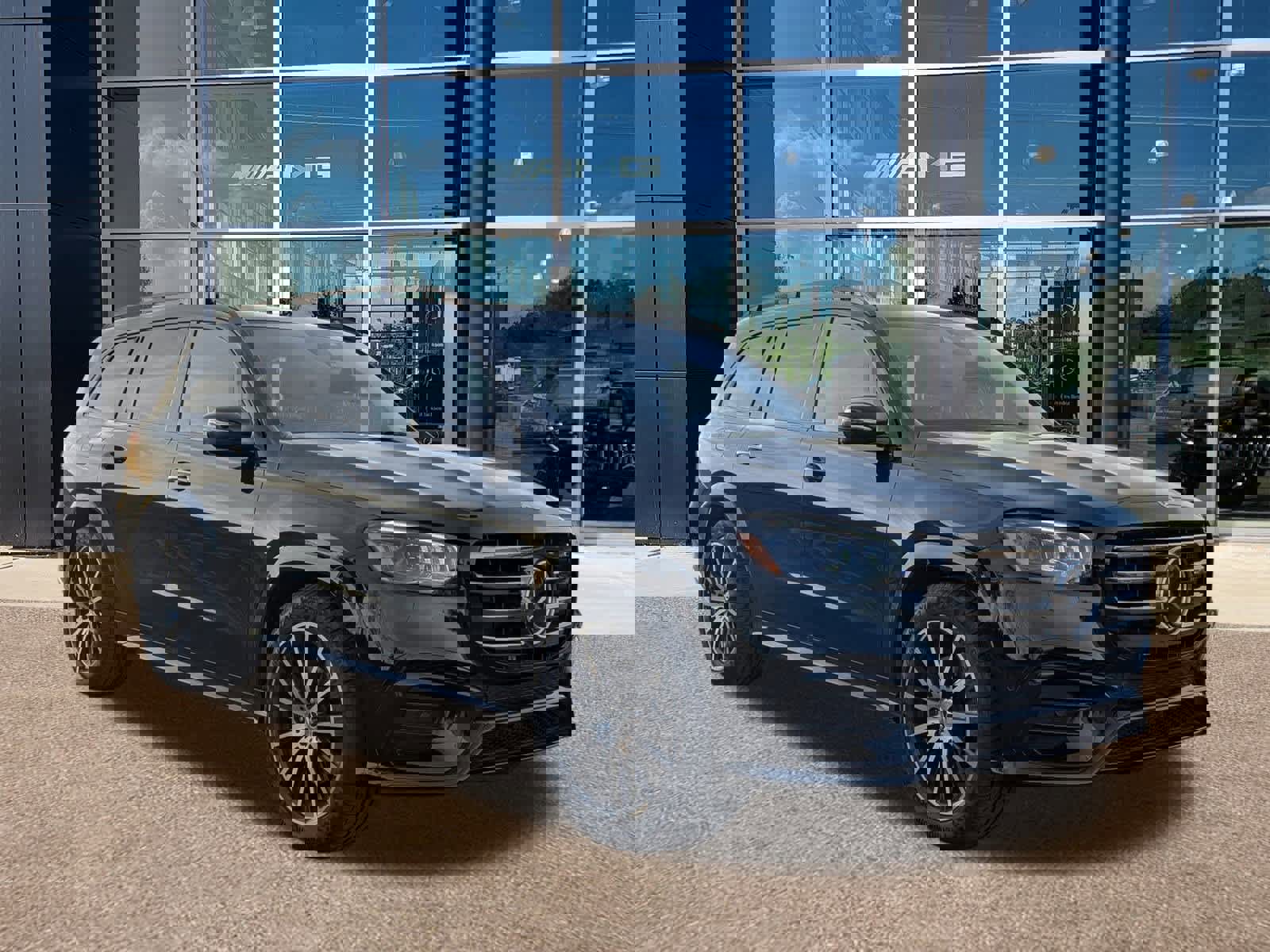 Used 2025 Mercedes-Benz GLS 450 4MATIC image 3