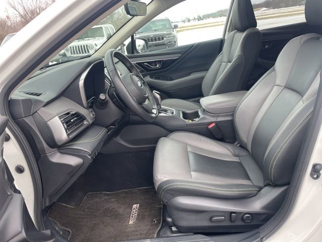 Used 2025 Subaru Outback Onyx Edition image 8