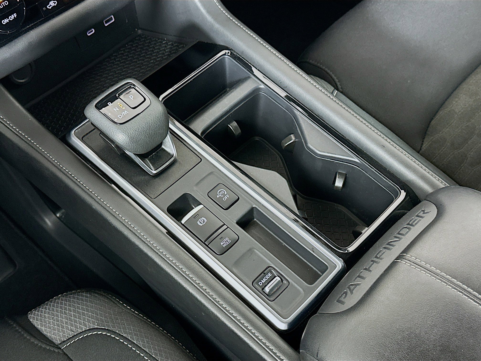 Used 2025 Nissan Pathfinder SV image 24