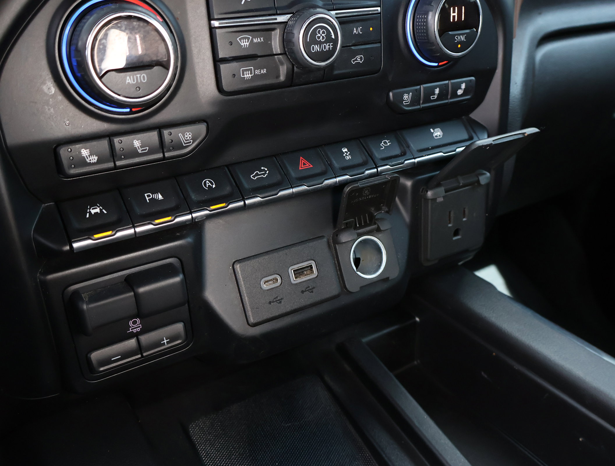 Used 2019 Chevrolet Silverado 1500 High Country w/ Technology Package image 23