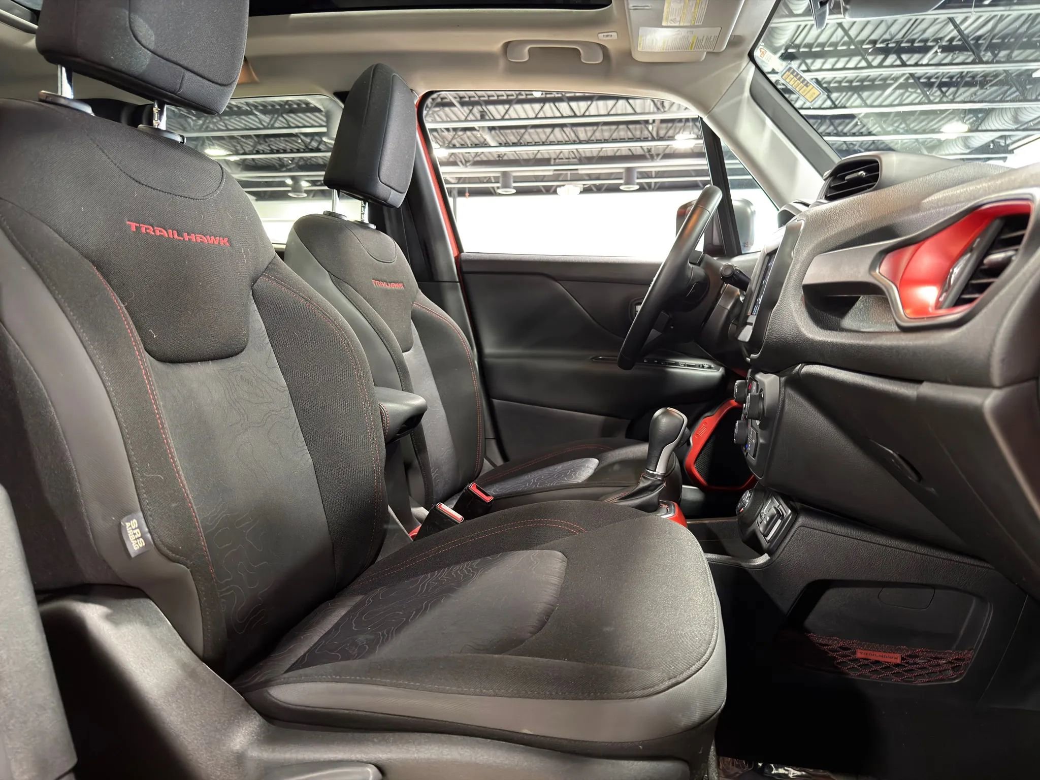 Used 2019 Jeep Renegade Trailhawk AWD/4WD image 8