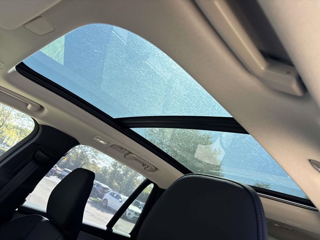 New 2026 Volvo XC90 B6 Plus w/ Protection Package Premier image 25