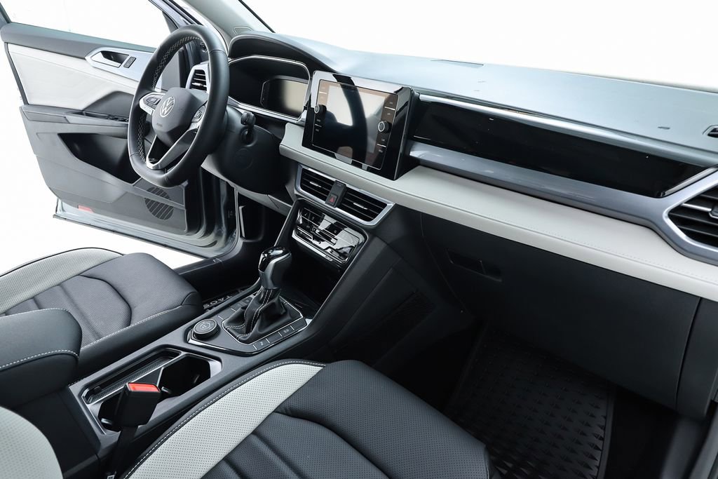 New 2025 Volkswagen Taos SEL image 33