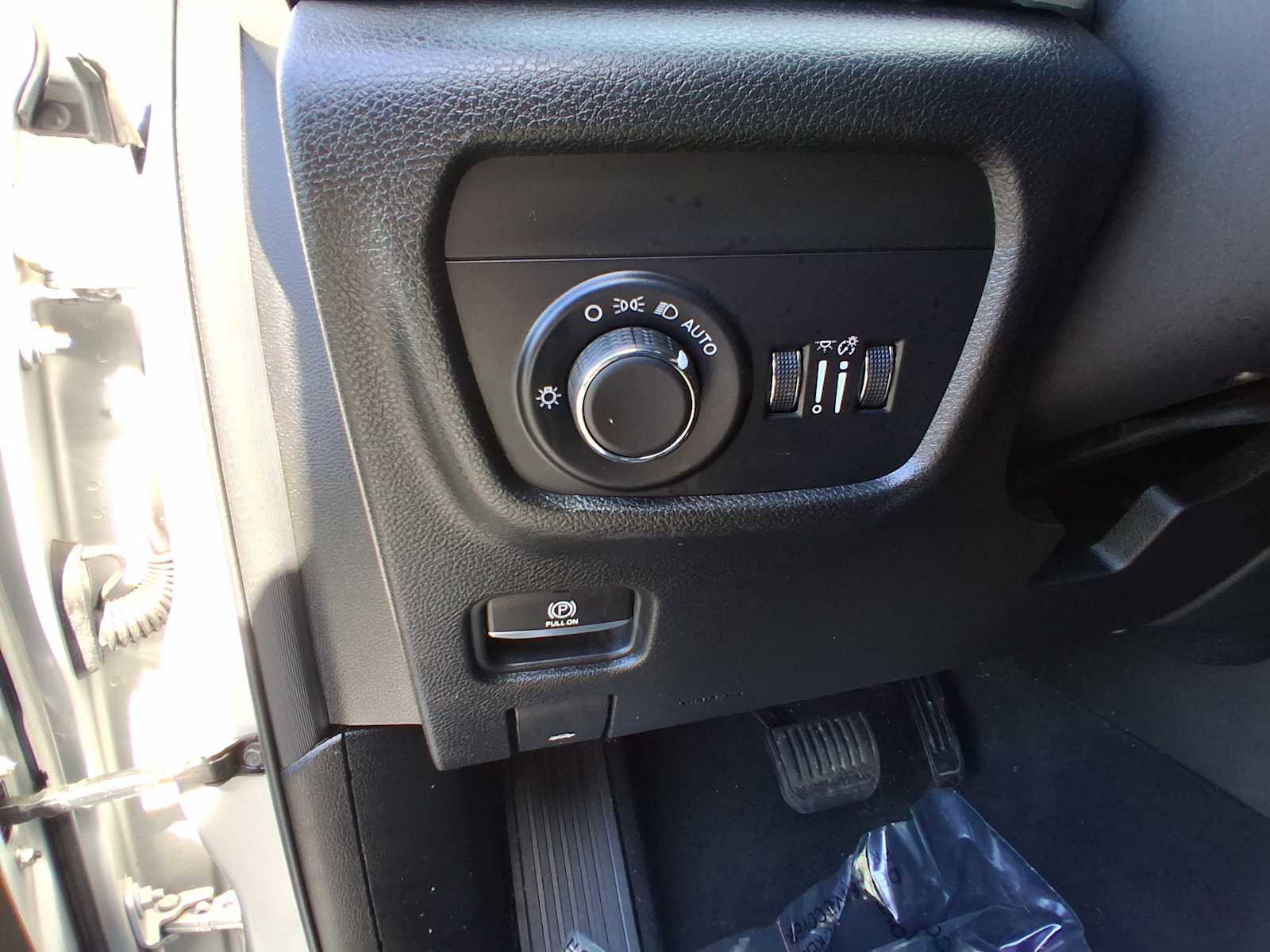 Used 2023 Jeep Grand Cherokee Altitude image 16